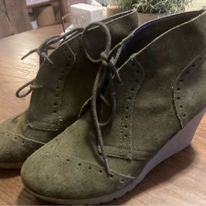 MIA Raphael’s shoes with wedge heel. Olive green Size 7.5 women’s.